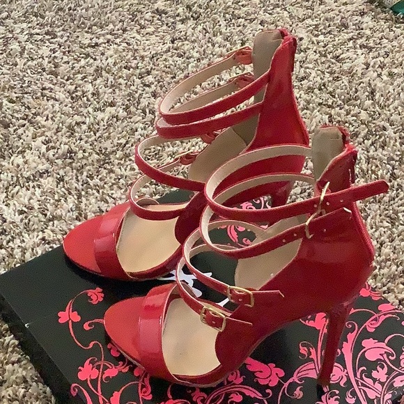 Red patent strappy stilettos - Picture 3 of 5